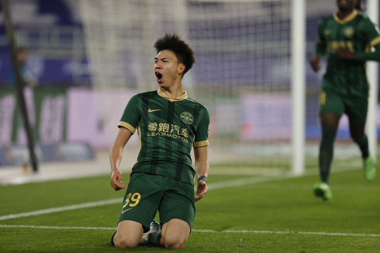 津媒：王钰栋等多名小将崭露头角，必然能推动更多年轻球员登场